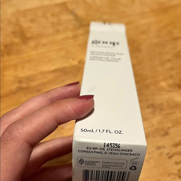 goop Revitalizing Day Moisturizer - Picture 2 of 2